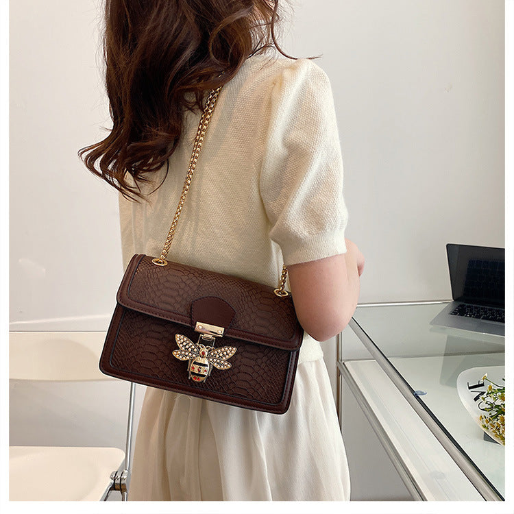 Fashionable Stylish Chain Shoulder Trendy Retro Messenger Bag