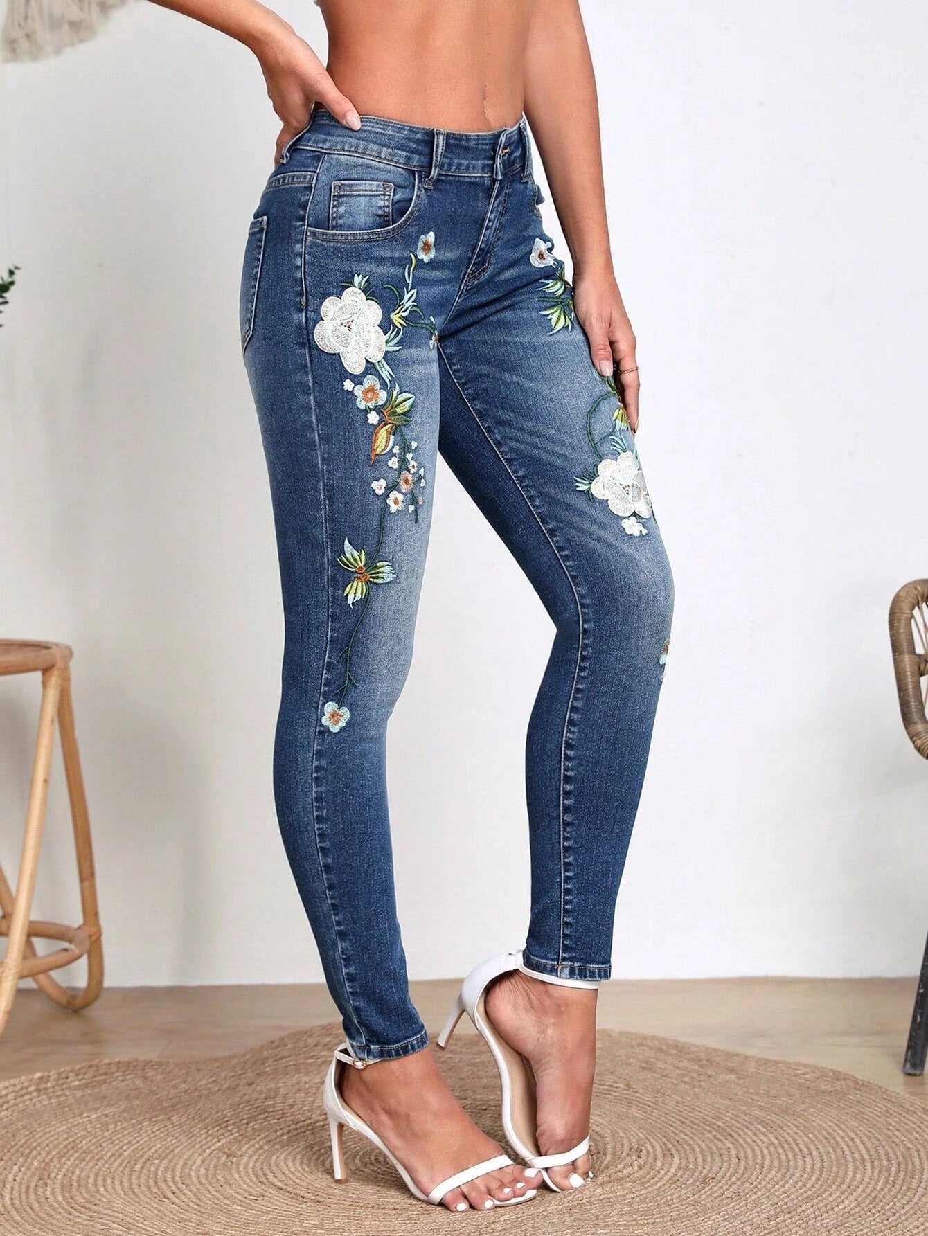 Womens Versatile Flower-Pattern Embroidered Skinny Jeans